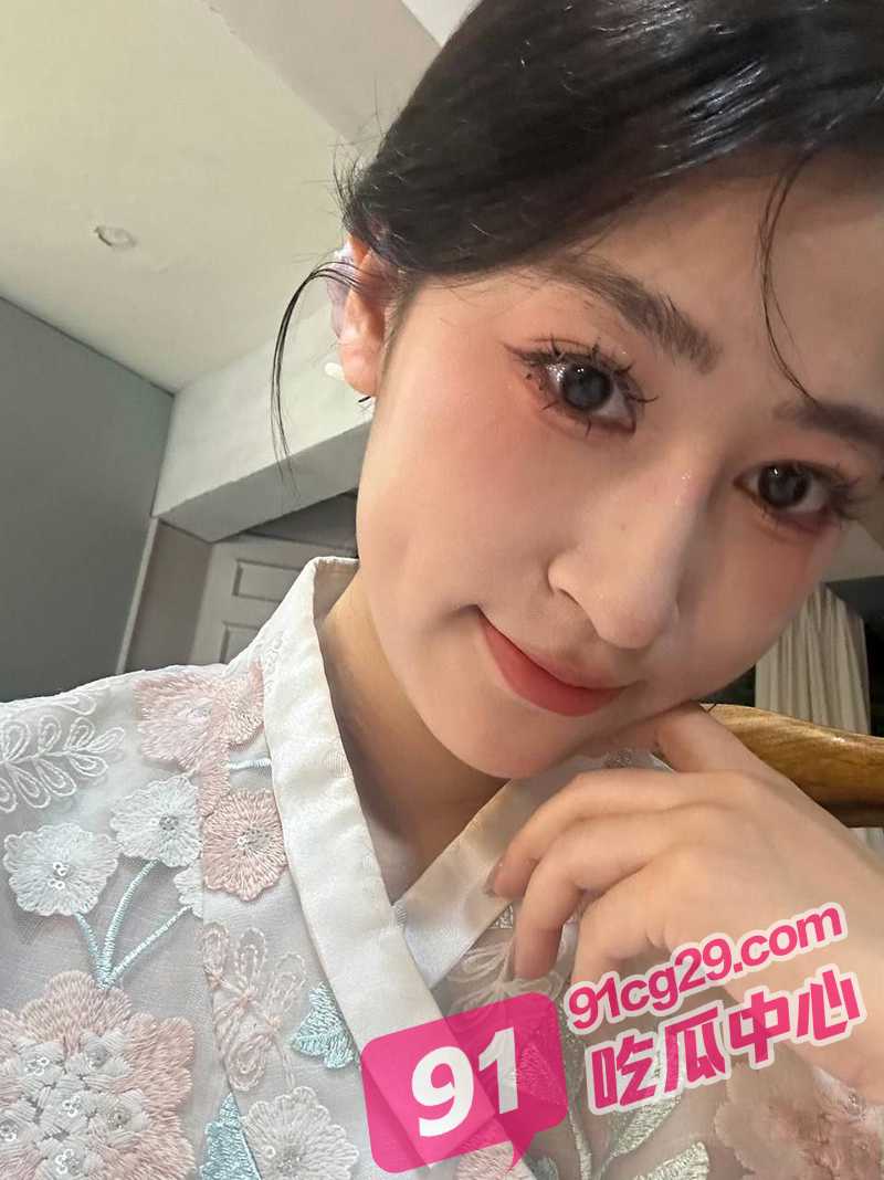 上海高颜值反差母狗刘晓曼 被多人群P开发 从高傲美女变成阿黑颜骚货的全过程!