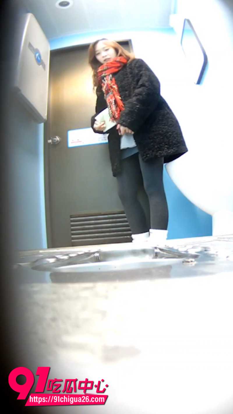 厕拍大神在火车上的女厕偷拍3 厕拍大神在火车上的女厕偷拍3