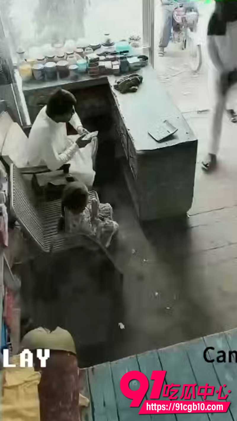 巴基斯坦女孩棒棒糖感化劫匪1 巴基斯坦女孩棒棒糖感化劫匪1